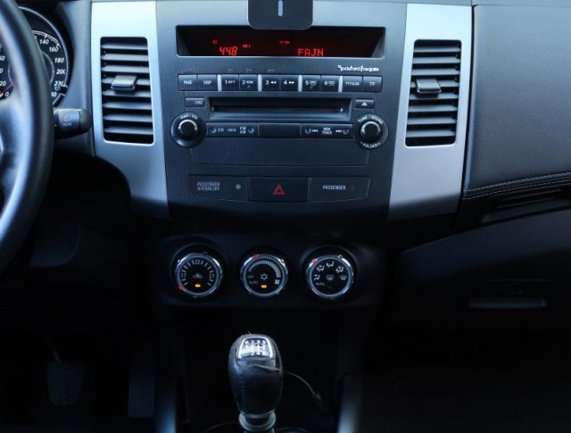 Mitsubishi Outlander  2.2 DI-D 