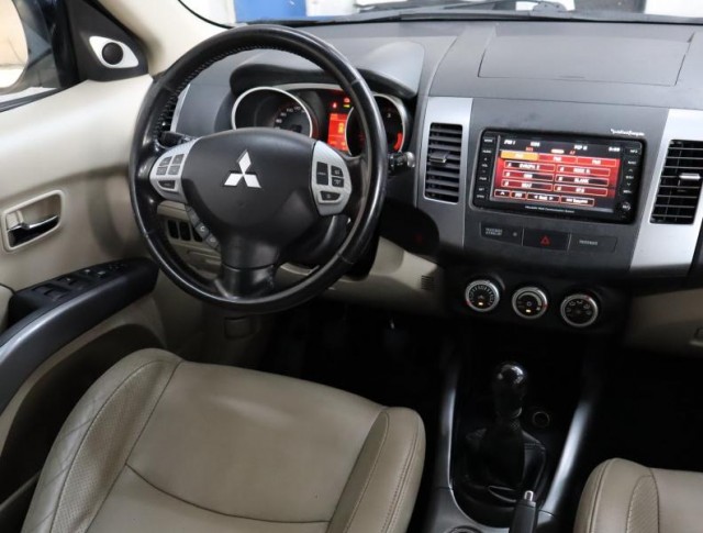 Mitsubishi Outlander  2.2 DI-D 