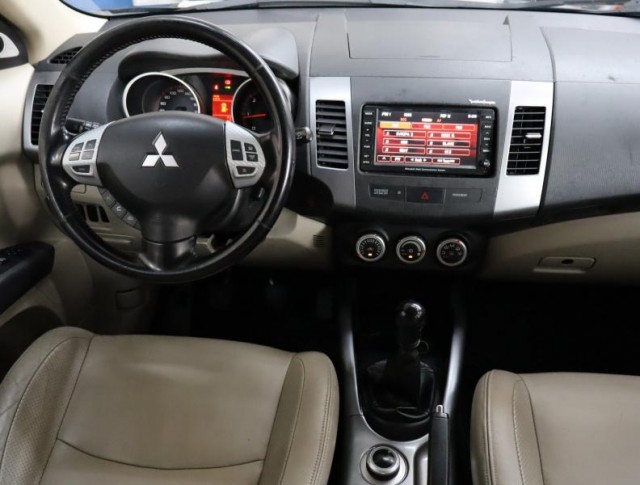 Mitsubishi Outlander  2.2 DI-D 