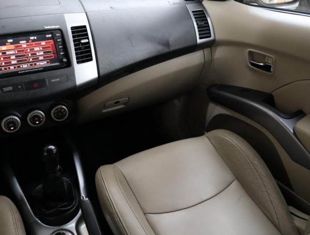 Mitsubishi Outlander  2.2 DI-D 
