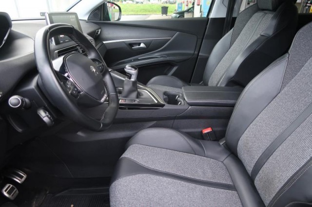 Peugeot 5008  PureTech 130 