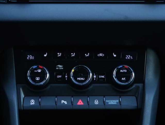 Škoda Karoq  1.5 TSI 