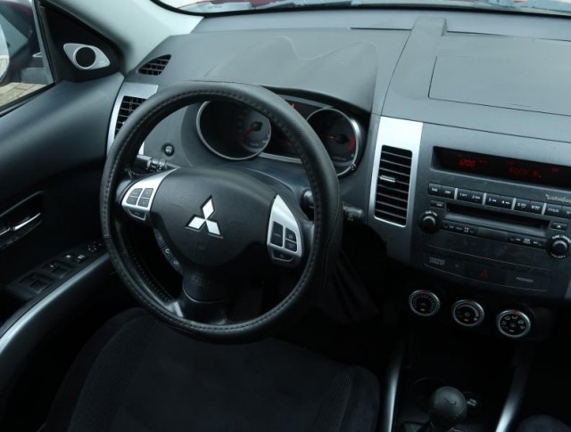 Mitsubishi Outlander  2.0 DI-D Intense