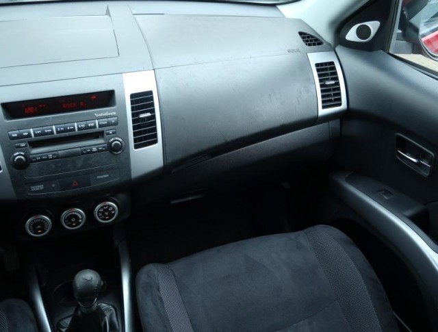 Mitsubishi Outlander  2.0 DI-D Intense