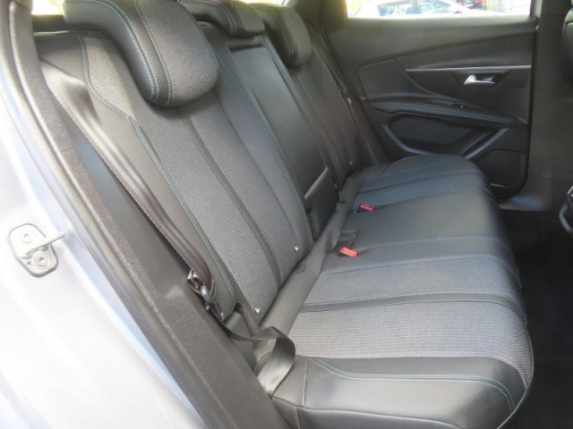 Peugeot 3008  1.2 PureTech Allure