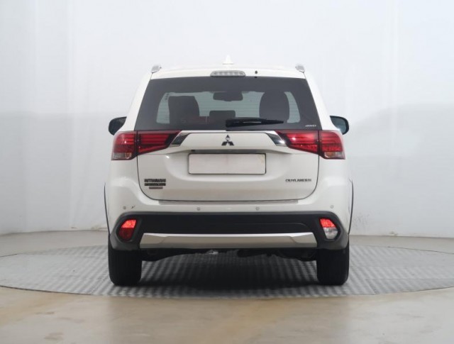 Mitsubishi Outlander  2.0 