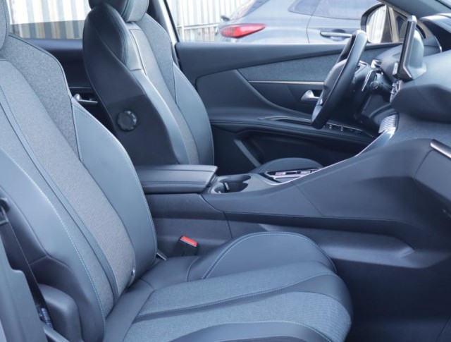 Peugeot 3008  1.2 PureTech Allure Pack