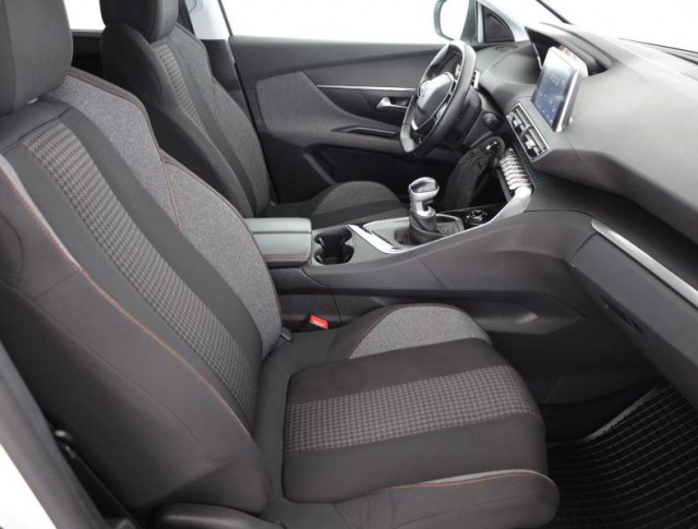 Peugeot 5008  1.5 BlueHDi 