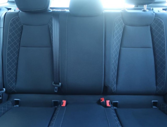 Škoda Karoq  1.0 TSI 