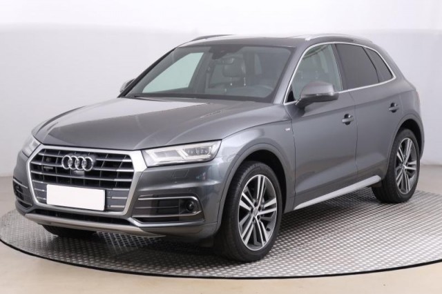 Audi Q5  2.0 TDI S line