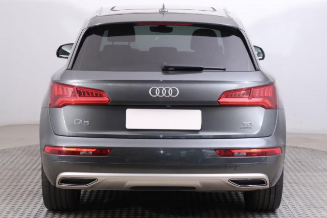 Audi Q5  2.0 TDI S line