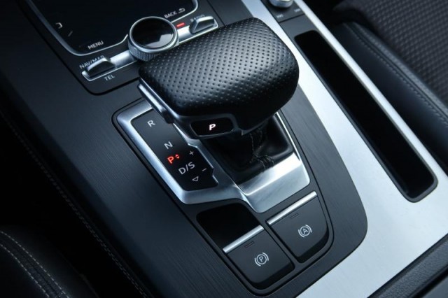 Audi Q5  2.0 TDI S line