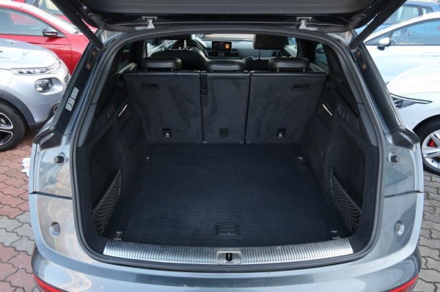 Audi Q5  2.0 TDI S line