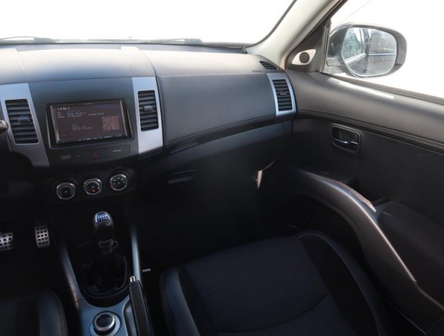 Mitsubishi Outlander  2.2 DI-D 