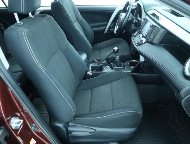Toyota RAV 4  2.0 D-4D Active