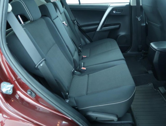 Toyota RAV 4  2.0 D-4D Active