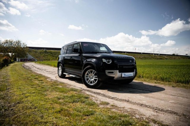 Land Rover Defender  P400 AWD 