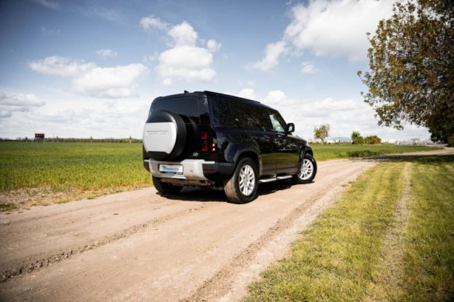 Land Rover Defender  P400 AWD 