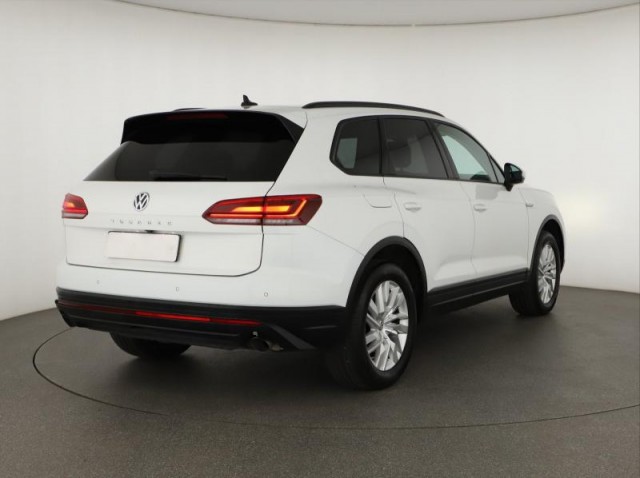 Volkswagen Touareg  3.0 TDI 