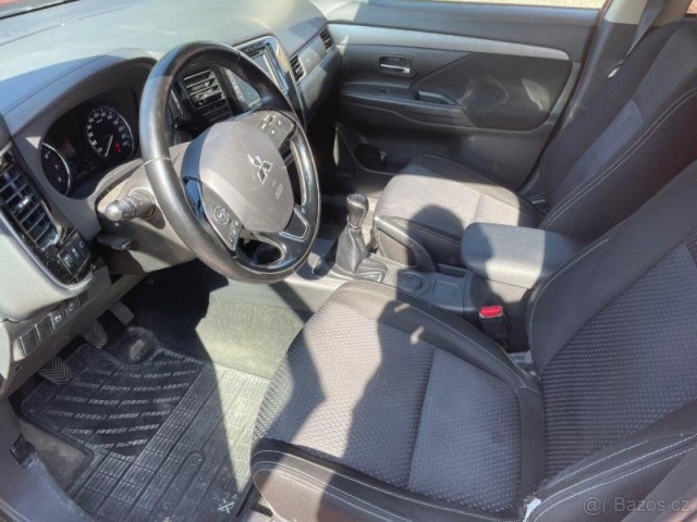 Mitsubishi Outlander 2,0   benzín, serviska