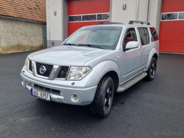 Nissan Pathfinder 2,5   Nissan Pathfinder DCi, 1