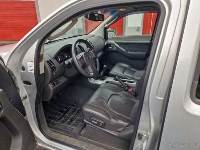 Nissan Pathfinder 2,5   Nissan Pathfinder DCi, 1