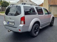 Nissan Pathfinder 2,5   Nissan Pathfinder DCi, 1