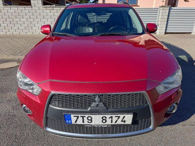 Mitsubishi Outlander 2,0   Di-D,4x4,Aut.,Kůže,7míst