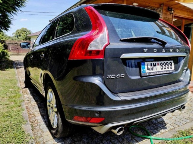 Volvo XC60 2,4   D4 AWD, R-design