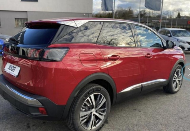 Peugeot 3008 1,5   96kW Allure, manuál 6 ry