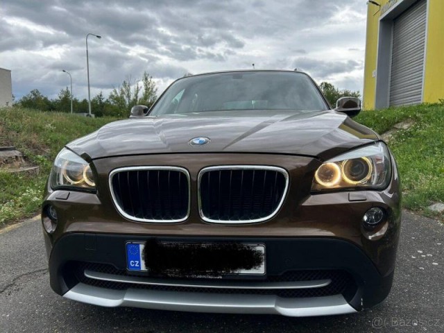 BMW X1 S POCTIVÝM NÍZKÝM NÁJEZDEM