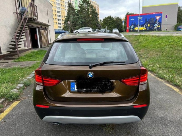 BMW X1 S POCTIVÝM NÍZKÝM NÁJEZDEM