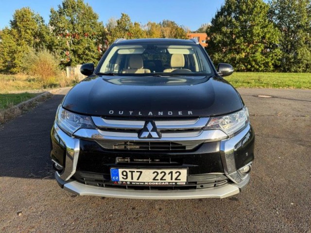 Mitsubishi Outlander 2,2   D, 7 míst