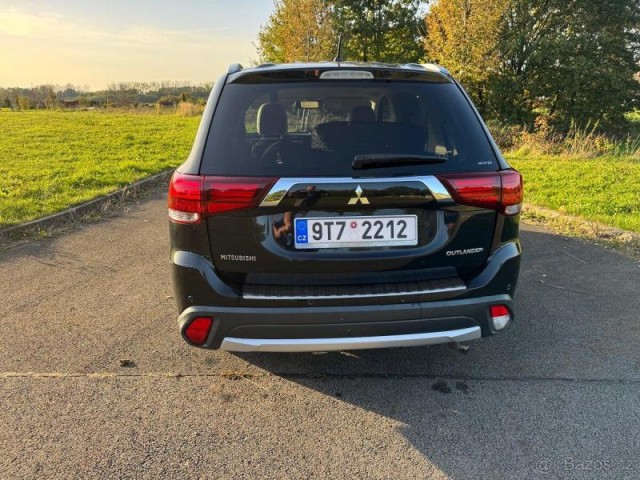 Mitsubishi Outlander 2,2   D, 7 míst