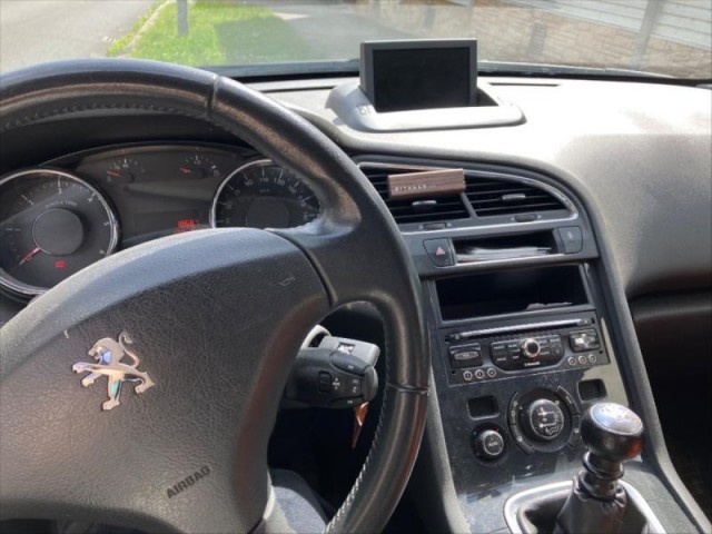 Peugeot 5008 2,0   HDi 110 kW, r.v. 2015, s