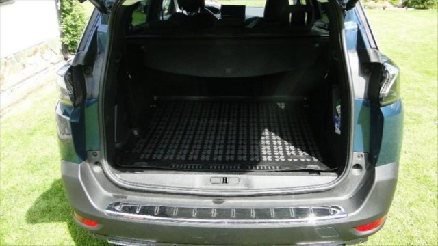 Peugeot 5008 1,6   rok výroby 2020