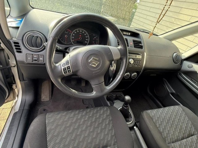 Suzuki SX4 1,6   benzín 1.majitel
