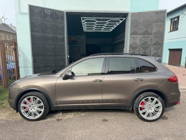 Porsche Cayenne 4,8   Turbo V8 580ps