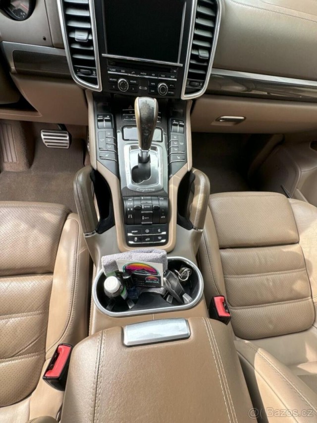Porsche Cayenne 4,8   Turbo V8 580ps
