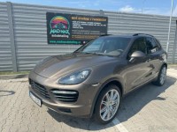 Porsche Cayenne 4,8   Turbo V8 580ps