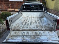 Nissan Navara 2,5   D40