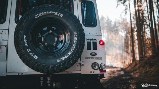 Land Rover Defender 2,4