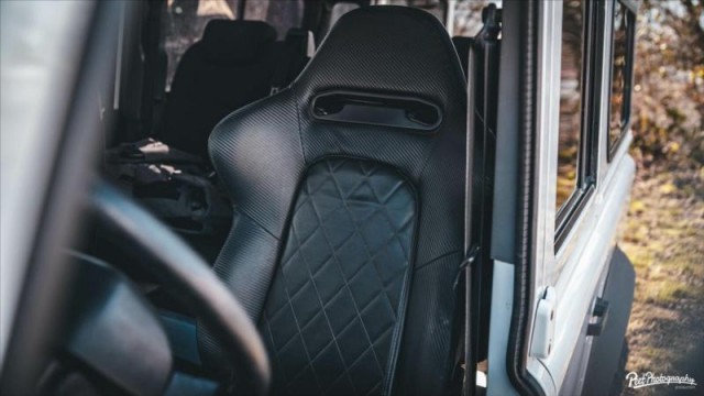 Land Rover Defender 2,4