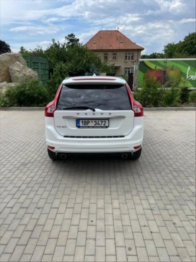 Volvo XC60 2,4   D5 R-DESING 158kW 10/201