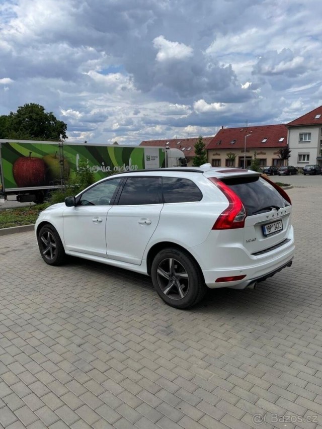 Volvo XC60 2,4   D5 R-DESING 158kW 10/201