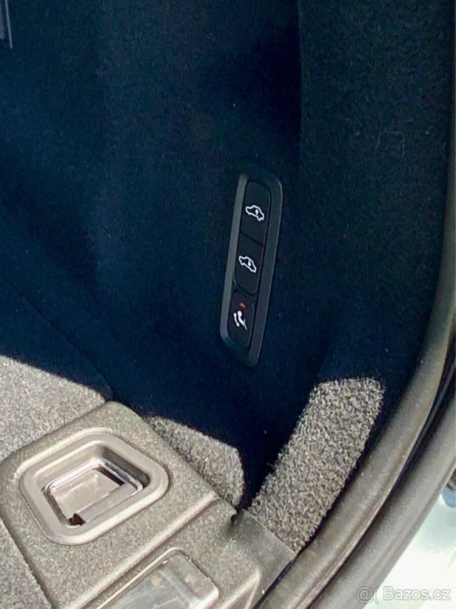 Volvo XC60 T6 Inscription – top stav