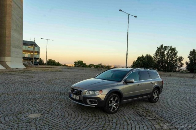Volvo XC70 2,4   D5 2013, 4x4 – Výborný s