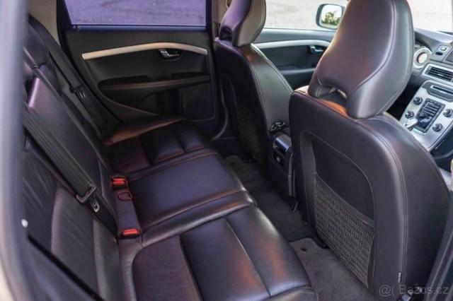 Volvo XC70 2,4   D5 2013, 4x4 – Výborný s