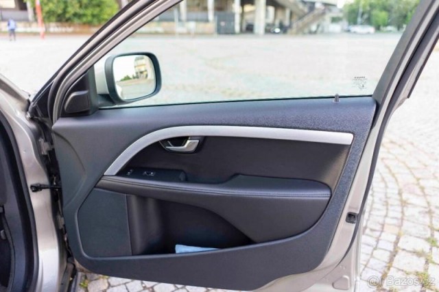 Volvo XC70 2,4   D5 2013, 4x4 – Výborný s