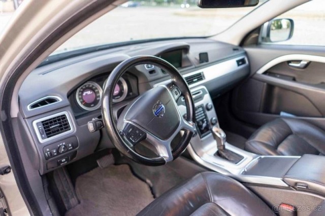 Volvo XC70 2,4   D5 2013, 4x4 – Výborný s